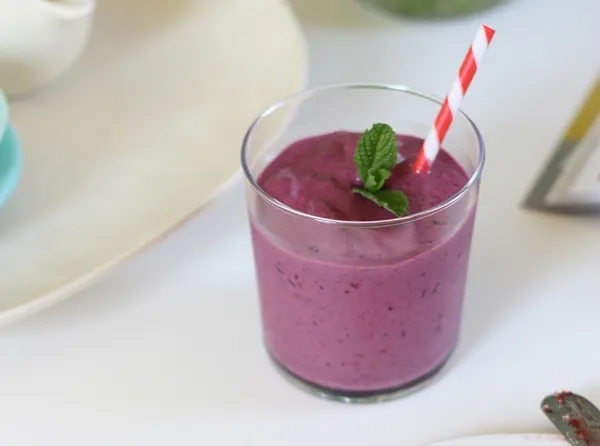 BÖĞÜRTLENLİ MİLKSHAKE